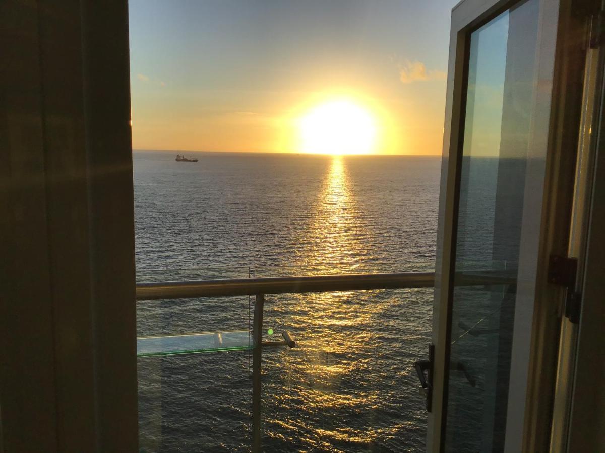 막탄 Oceanfront At Arterra, Fast Wifi, Nflix, Kitchen -C 빌라 외부 사진