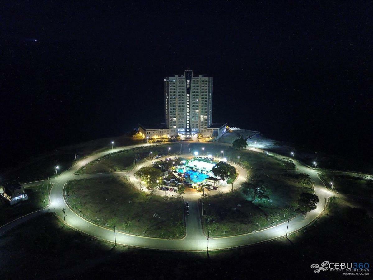 막탄 Oceanfront At Arterra, Fast Wifi, Nflix, Kitchen -C 빌라 외부 사진